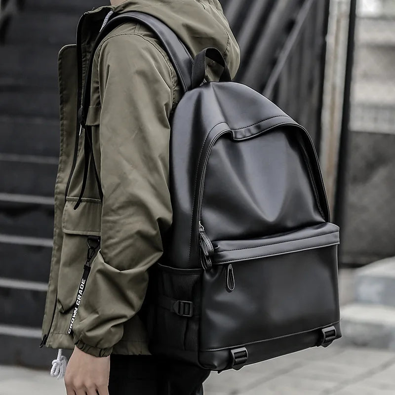 Zaino Uomo in Cuoio di Alta Qualità per Laptop 15,6" – Elegante e Resistente per Scuola e Tempo Libero