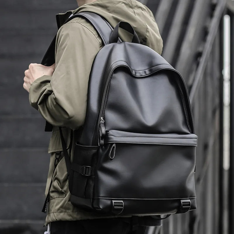 Zaino Uomo in Cuoio di Alta Qualità per Laptop 15,6" – Elegante e Resistente per Scuola e Tempo Libero