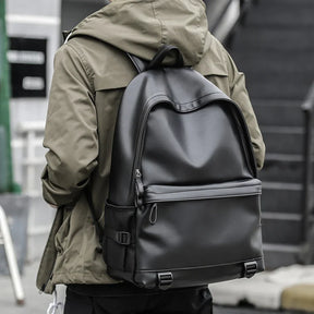 Zaino Uomo in Cuoio di Alta Qualità per Laptop 15,6" – Elegante e Resistente per Scuola e Tempo Libero