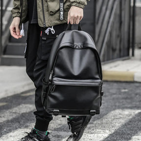 Zaino Uomo in Cuoio di Alta Qualità per Laptop 15,6" – Elegante e Resistente per Scuola e Tempo Libero
