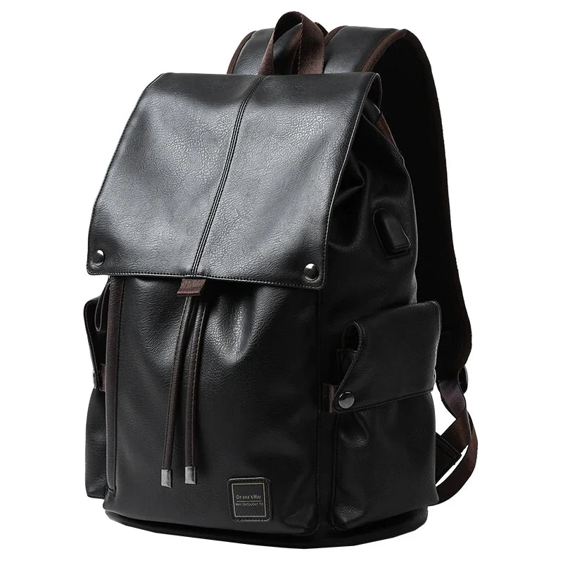 Zaino Uomo in Cuoio Impermeabile con Porta USB – Grande Capacità per Laptop 15,6" e Uso Quotidiano