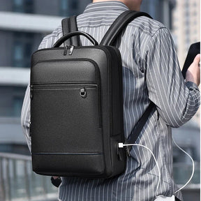 Zaino Executive Uomo in Cuoio con Ricarica USB – Elegante e Funzionale per Laptop e Viaggi d’Affari