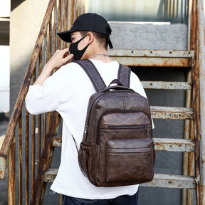 Zaino Uomo in Cuoio con Porta USB per Ricarica – Grande, Impermeabile, Ideale per Laptop, Scuola e Viaggi, Design Elegante e Funzionale