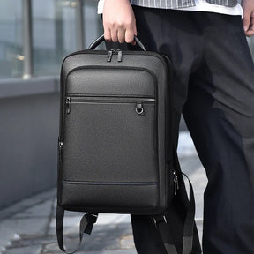 Zaino Executive Uomo in Cuoio con Ricarica USB – Elegante e Funzionale per Laptop e Viaggi d’Affari