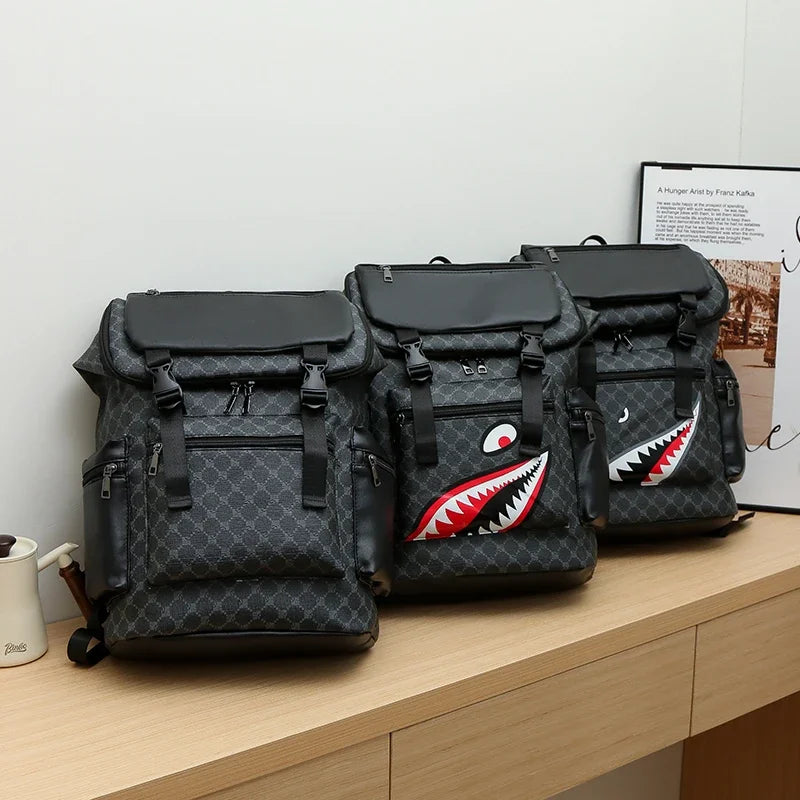 Zaino Uomo in Pelle con Design Ispirato allo Squalo – Grande Capacità per Studenti e Viaggiatori
