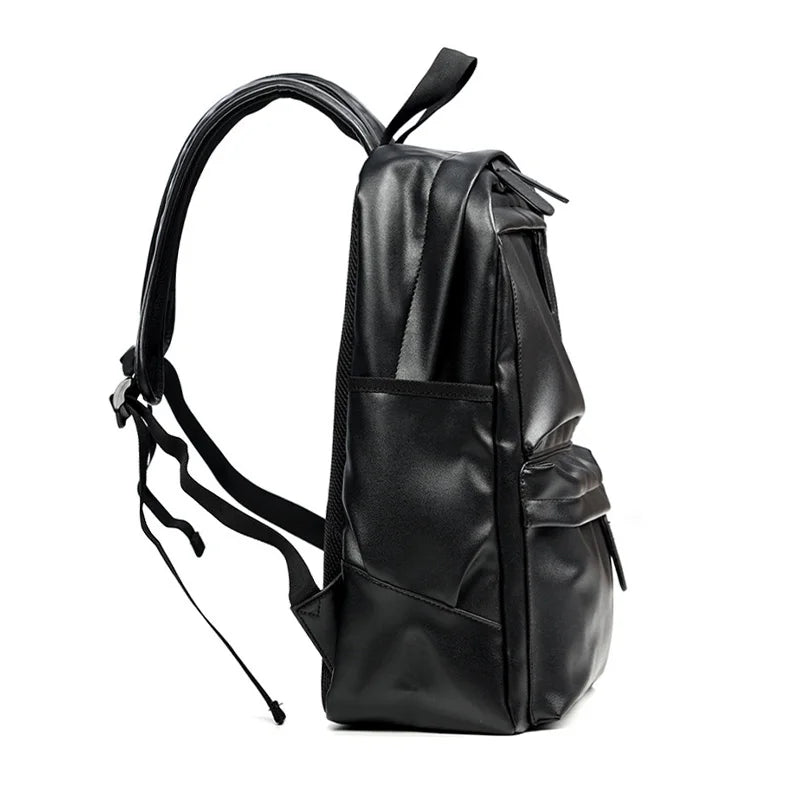 Zaino Uomo in Cuoio Impermeabile con Porta USB – Perfetto per Laptop 14” e Viaggi Casual