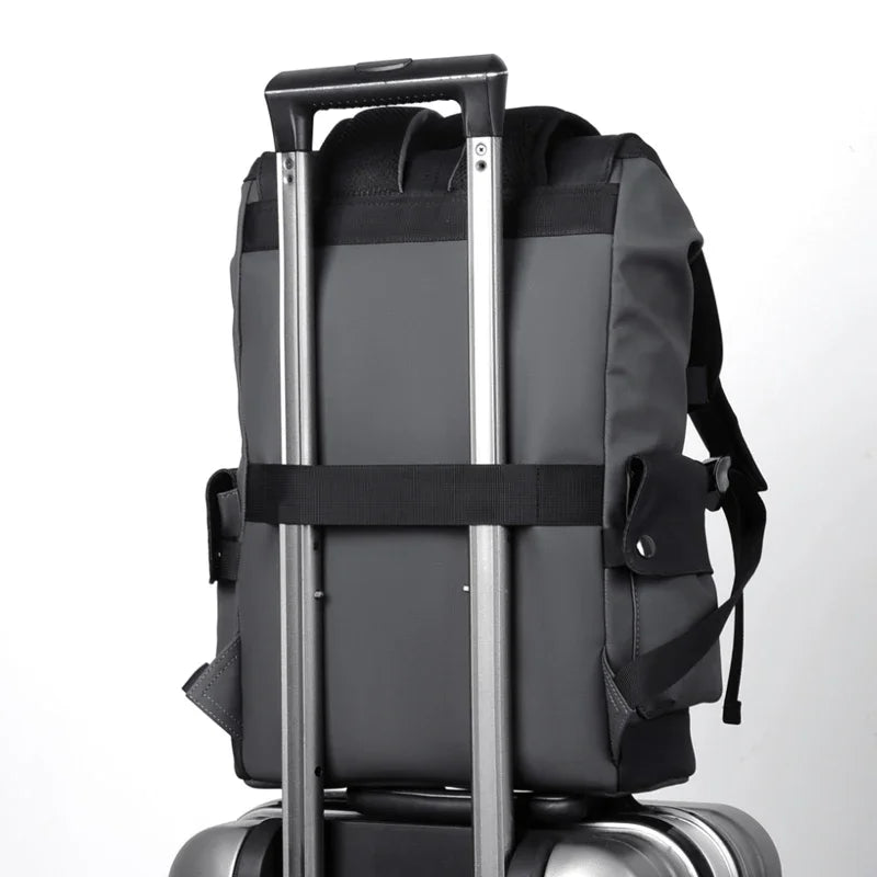 Zaino Uomo in Pelle PU Impermeabile con Porta USB – Grande Capacità per Laptop Business e Vita Urbana